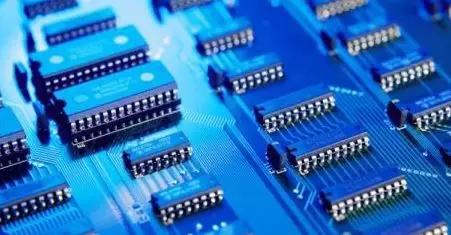 芯片战背后的化工较量 国产计算机软硬件的关键材料与技术瓶颈